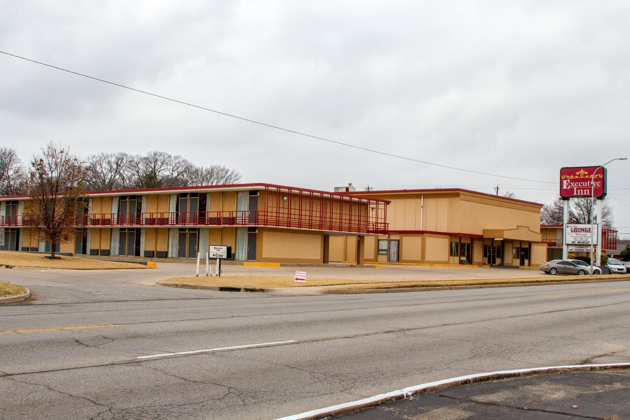 Executive Inn Ponca City Exteriör bild